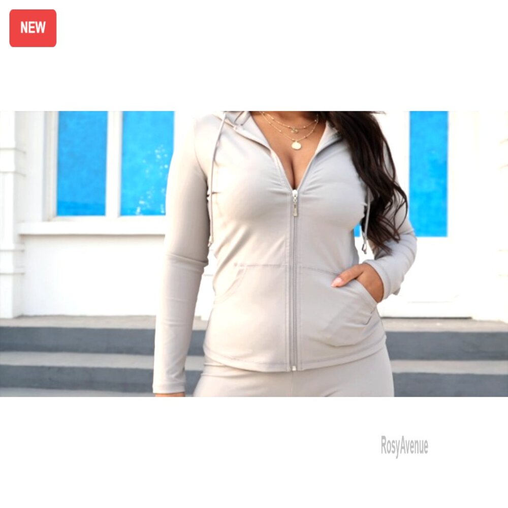 Large Polyester Blend Jogger Set With Zipper Hood… - image 6